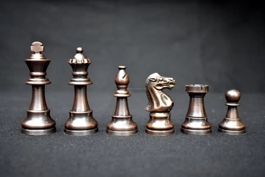 obrazek 1 Wyjątkowy komplet pionków ze stopu i miedzi do królewskiej gry - The Chess Empire