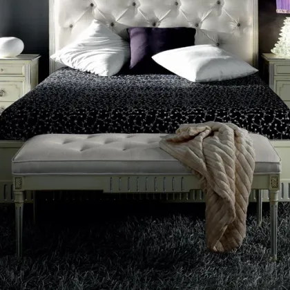 Zdjęcie Ławka tapicerowana z drewna litego