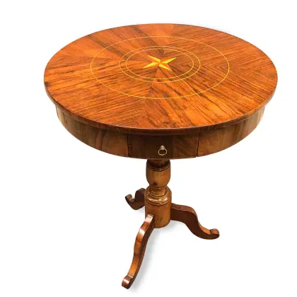 Zdjęcie Antyczny stolik kawowy z okrągłym blatem z orzecha - XVIII wiek