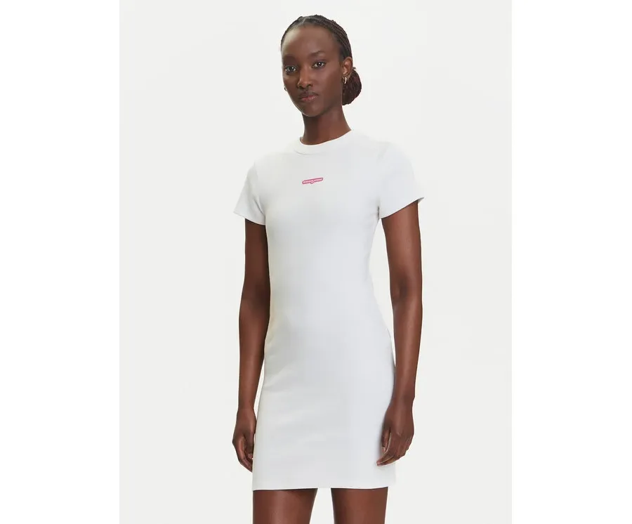 obrazek 1 Tommy Jeans Sukienka codzienna Script DW0DW21186 Écru Slim Fit