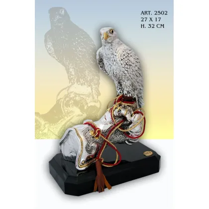 Zdjęcie Cudowna figura orła na dłoni