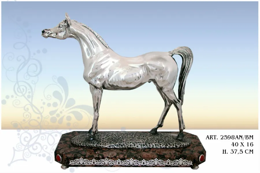 obrazek 1 Piękna figura konia włoskiego producenta