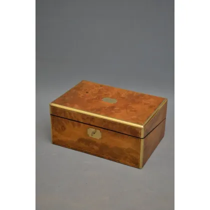 Zdjęcie Atrakcyjne wiktoriańskie, oprawione w mosiądz orzechowe pudełko do pisania - antyk