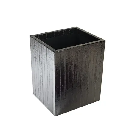 Zdjęcie Stylowy czarny kosz na makulaturę