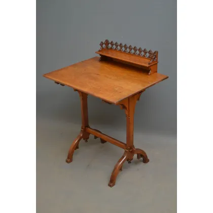 Zdjęcie Dębowy stół w stylu Pugina, z podniesioną półką z rzeźbioną galerią - antyk