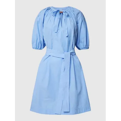 Zdjęcie Sukienka o długości do kolan z wiązanym paskiem model ‘Dumpa’