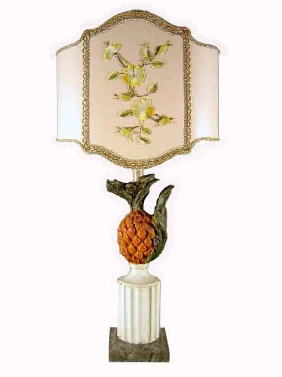 obrazek 1 Rzeźbiona drewniana lampa stołowa z ananasem