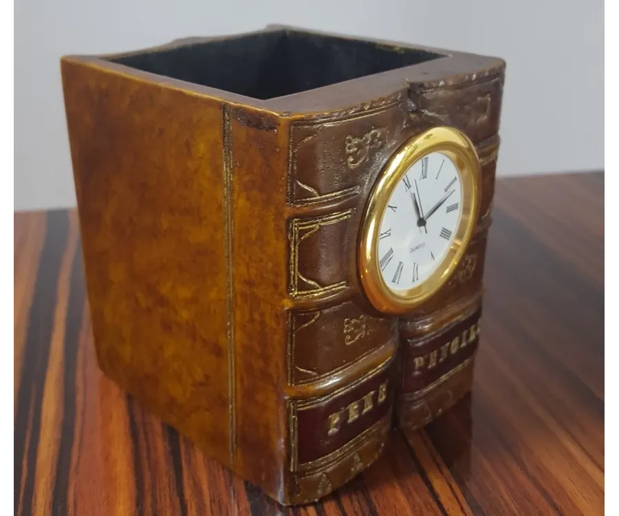 picture 4 Clock + pen stand!