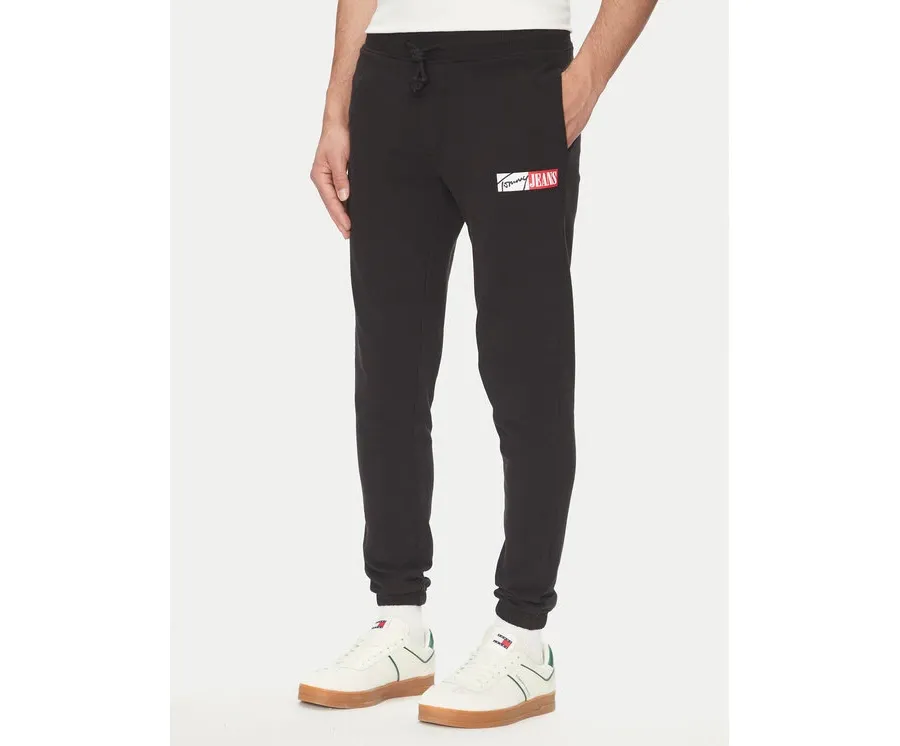 obrazek 1 Tommy Jeans Spodnie dresowe Entry DM0DM20277 Czarny Slim Fit