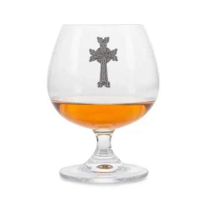 Zdjęcie Wyjątkowy prezent – stylowy kieliszek do brandy zdobiony celtyckim krzyżem