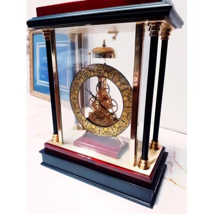 Zdjęcie Fantastyczny zegar z opcją personalizacji na biurko do gabinetu