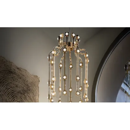 Picture A unique chandelier for designer arrangements