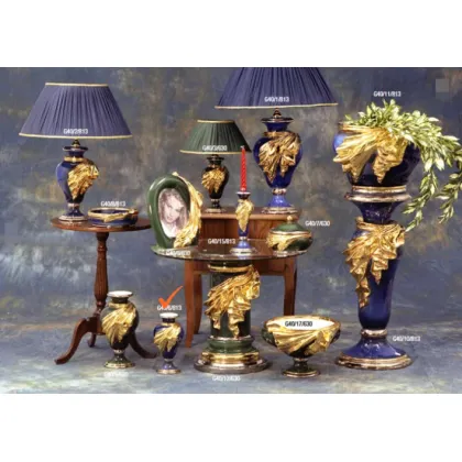 Zdjęcie Mały niebieski ceramiczny wazon