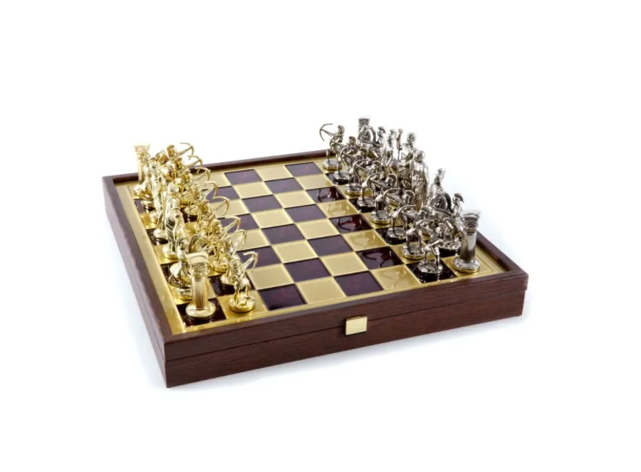obrazek 1 Elegancki czerwony zestaw do gry w szachy - Constatntions Manopoulos