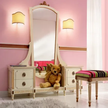 Zdjęcie Antyczna toaletka z odchylanym lustrem