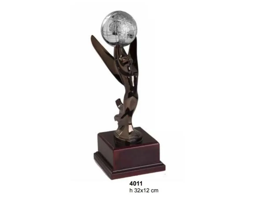 obrazek 1 Piękna statuetka z globusem na biurko