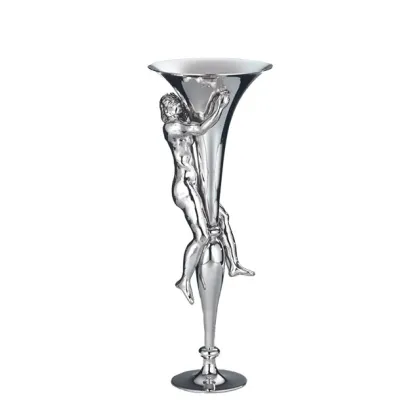 Picture An exclusive vase made of silver with a depiction of a climber - Pampaloni