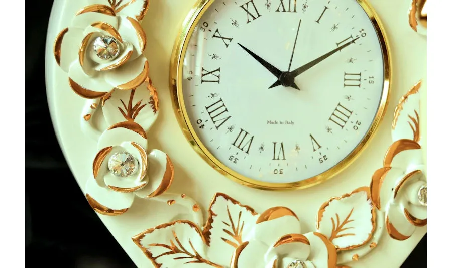 picture 3 Elegant decorative clock