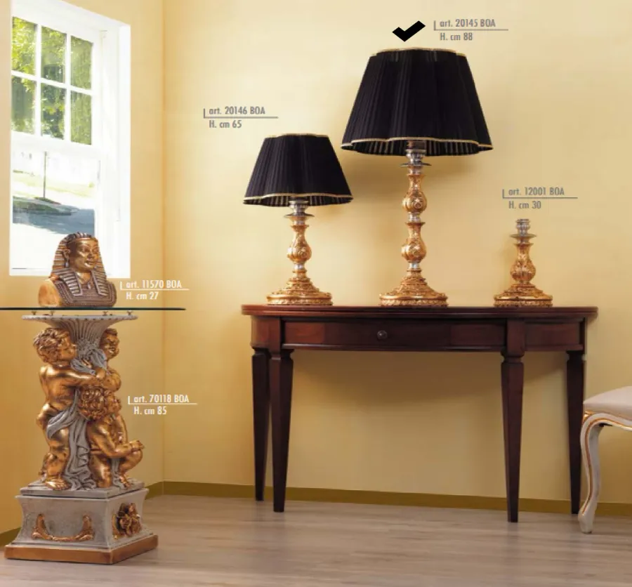 obrazek 1 Mała lampa w kształcie piramidy z czarnym abażurem 88cm - Valle d'oro Patchi
