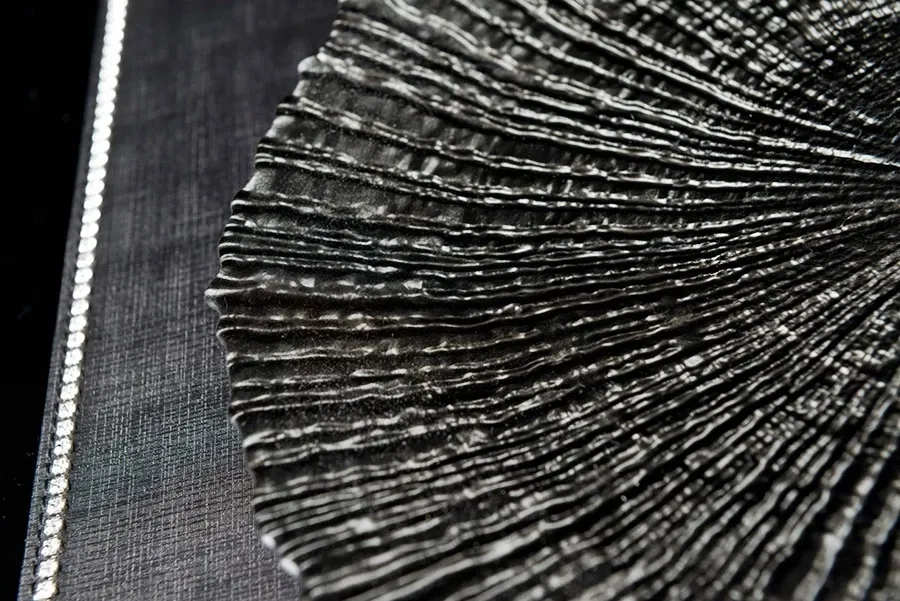picture 2 Designers, Italian plate of gray glass by Luxury Products