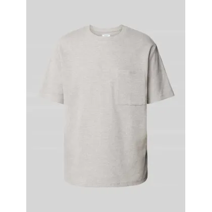 Zdjęcie T-shirt z nakładaną brustaszą