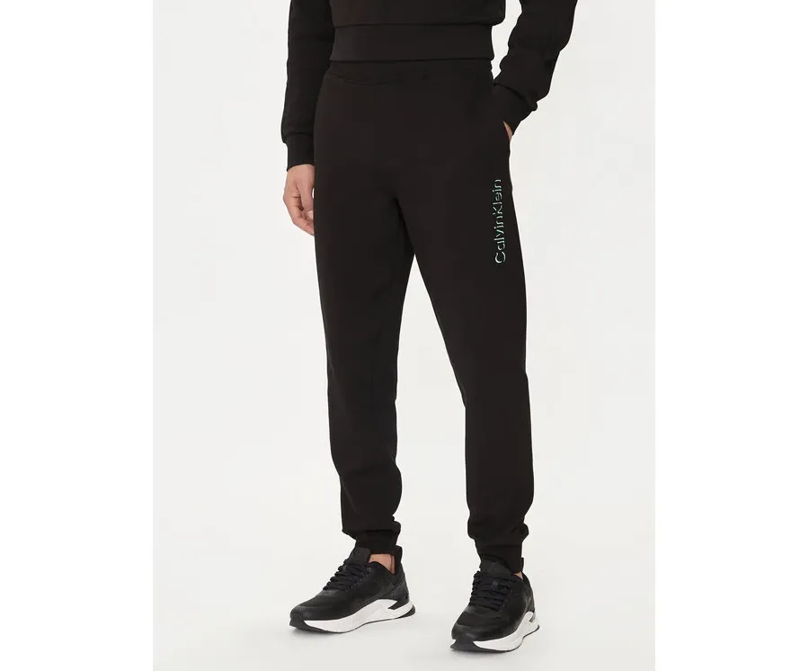 obrazek 1 Calvin Klein Spodnie dresowe Shadow Embosed Logo K10K113097 Czarny Regular Fit