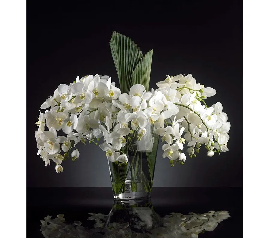 picture 1 Avant garde floral composition by Italian brand VG