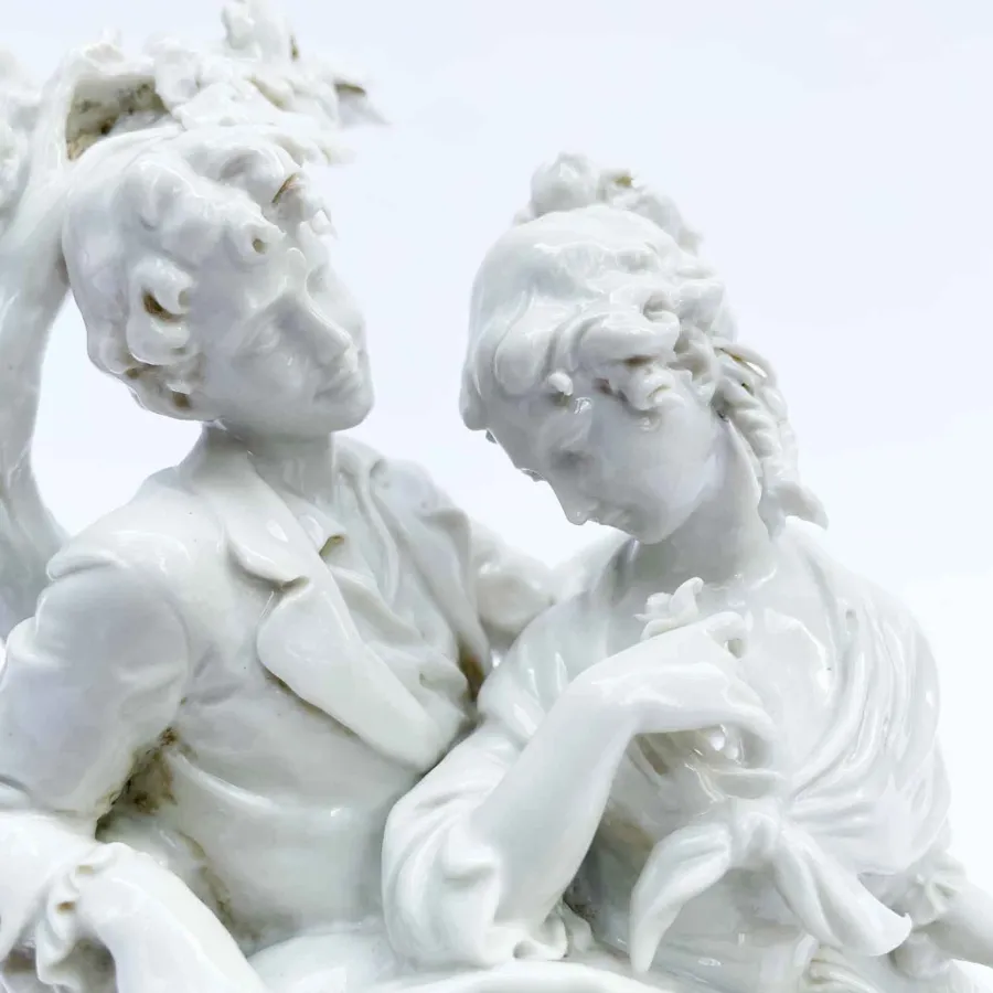 obrazek 7 Porcelanowa figura zakochanej pary z XX wieku