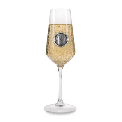 Zdjęcie Kieliszek do szampana z cynową literą „I” – prezent na specjalną okazję
