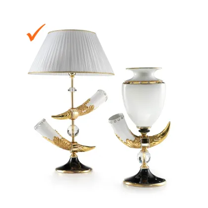 Zdjęcie Fascynująca biała lampa z rogiem