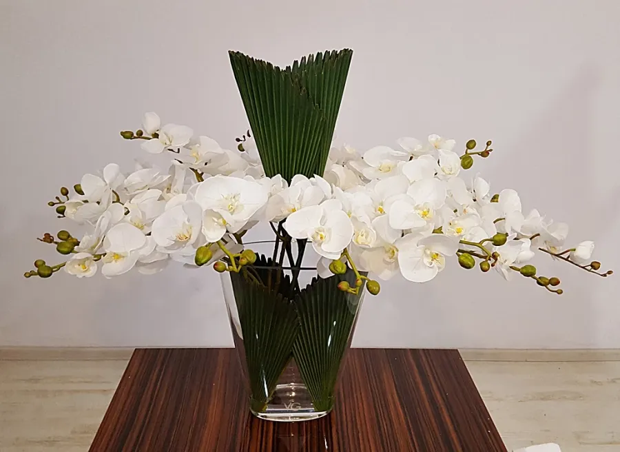 picture 9 Avant garde floral composition by Italian brand VG