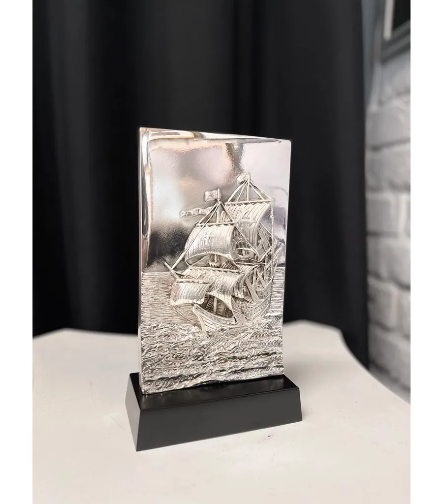 picture 1 Figurine with a ship - Luxury Products store