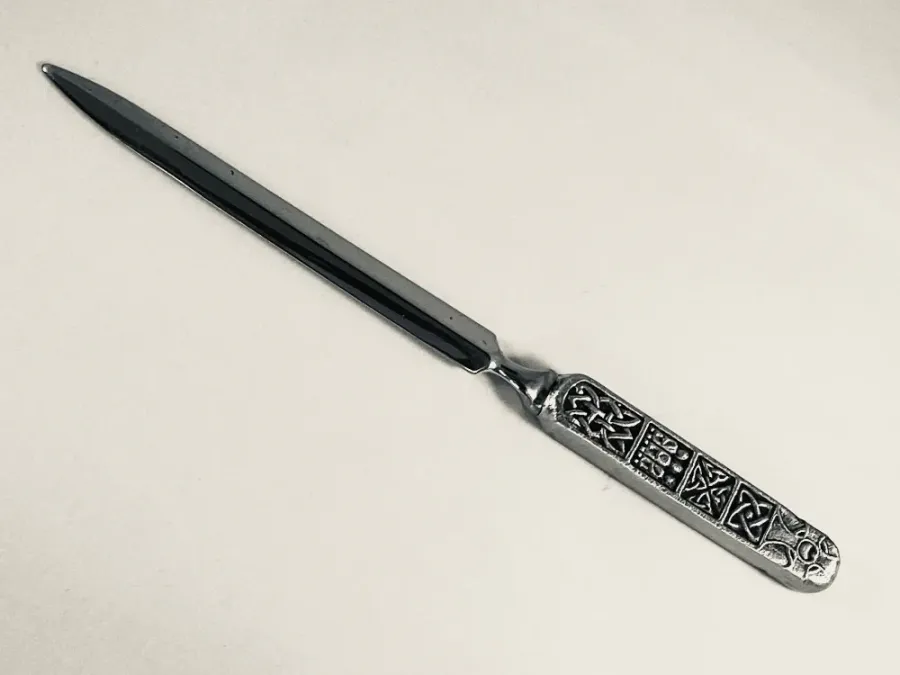 obrazek 1 Irlandzki nóż do listów z pewteru zdobiony pięknym motywem