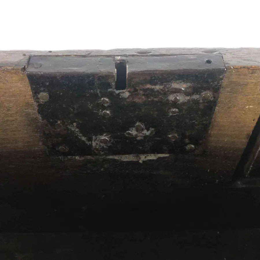 obrazek 8 Orzechowe pudełko z wieczkiem i funkcjonalnym zamkiem, ciemna patyna z końca XVIII wieku