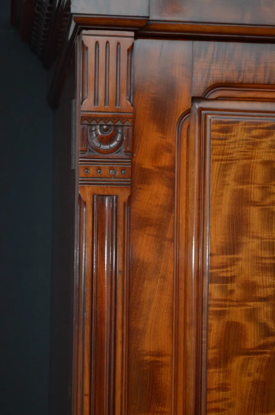 obrazek 6 Edwardian Mahogany - przepiękna 3-drzwiowa szafa antyk