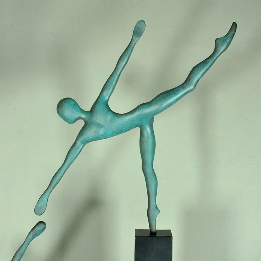 obrazek 2 Współczesna rzeźba z mosiądzu jako akcent dekoracyjny do domu