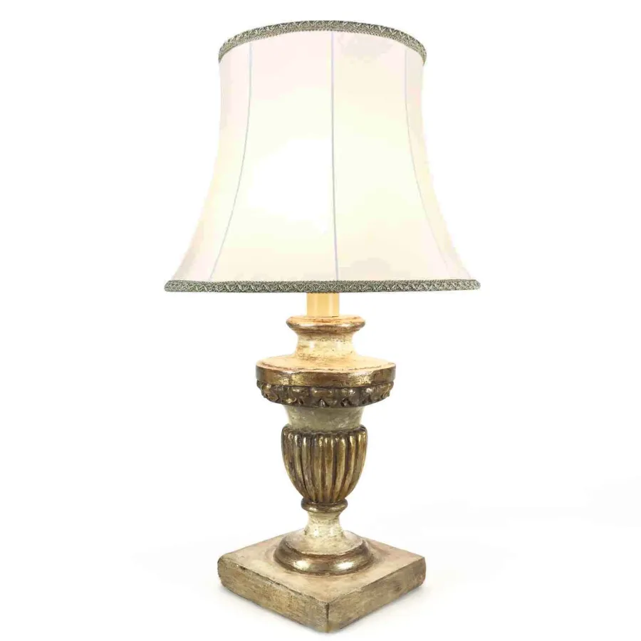 obrazek 1 Klasyczna rzeźbiona lampa do salonu z XIX wieku