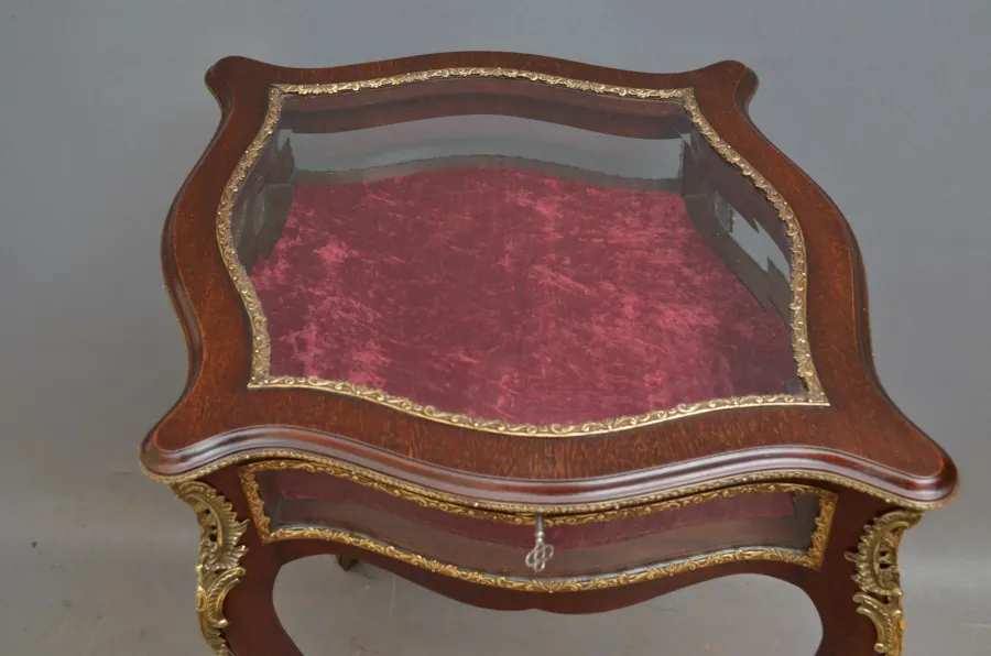obrazek 2 Edwardiański mahoniowy stół o zarysowanym kształcie, z odchylaną pokrywą - antyk