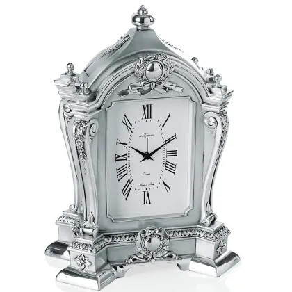 Picture Classic, elegant fireplace and living room clock