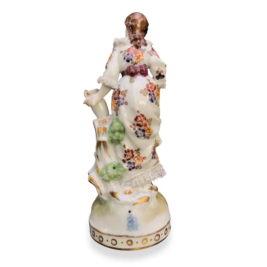 obrazek 3 Porcelanowa figurka kobiety z kwiatowymi dekoracjami