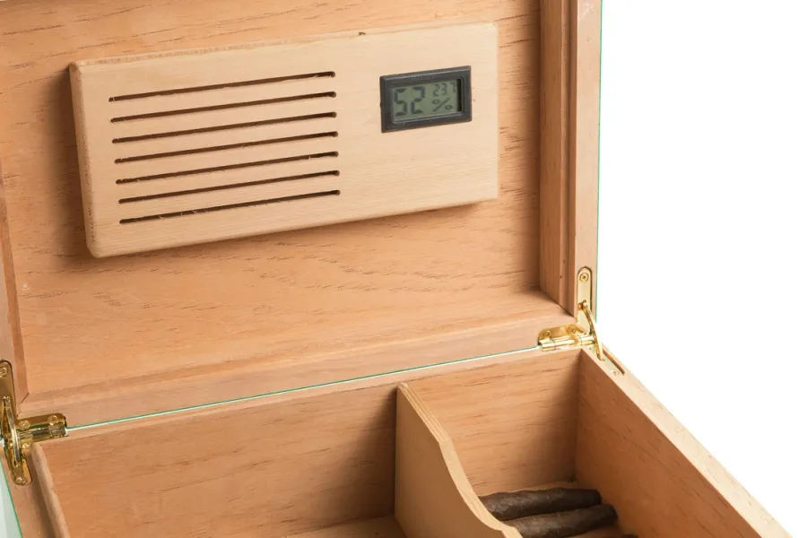obrazek 2 Wyjątkowy humidor na cygara wykonany z cedru