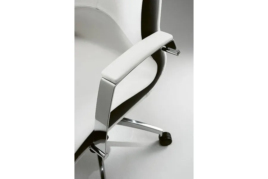 picture 3 Leather armchair prestigiously decorated with Wave leather