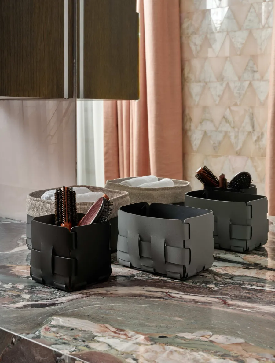 obrazek 3 Stylowy szary koszyk Bottega 12x19xH13 cm z plecionymi ściankami