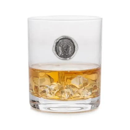 Zdjęcie Stylowy prezent - szklanka do whisky z cynowym emblematem z literą „W”