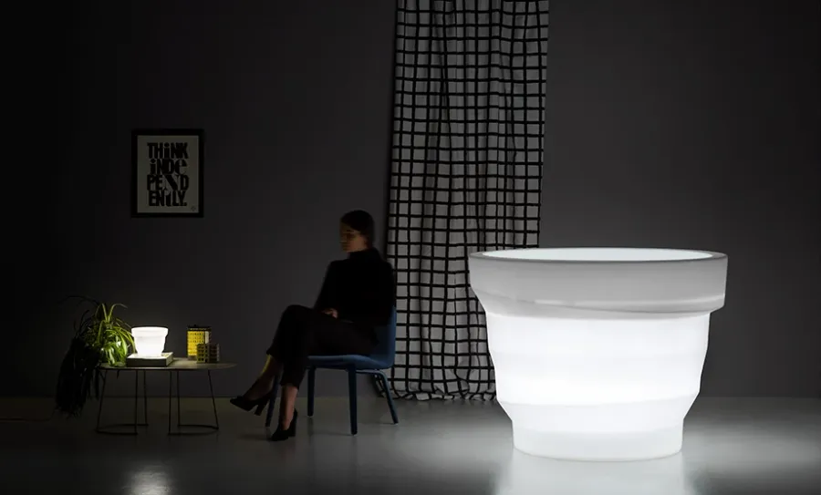 obrazek 2 Luksusowy wazon do ogrodu i do domu w nowoczesnym stylu podświetlany lampą led - Plust