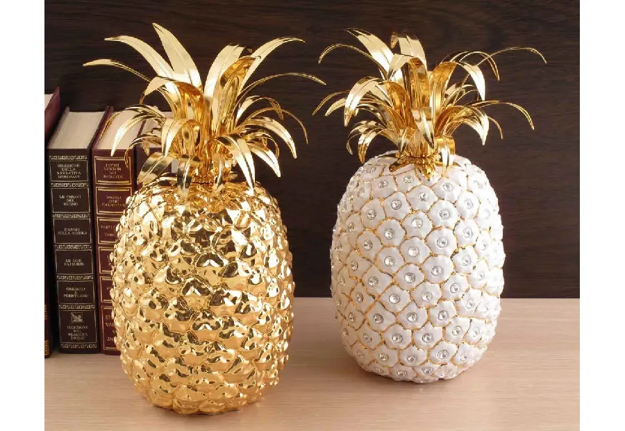 picture 1 Designer golden pineapple with metal leaves - Bruno Costenaro
