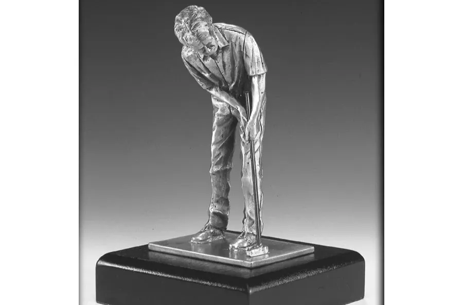 obrazek 1 Wyjątkowa statuetka przedstawiająca golfistę – nagroda dla golfisty wykonana z pewteru