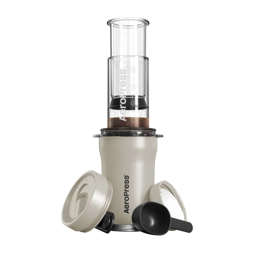 obrazek 1 AeroPress Go Plus - zaparzacz do kawy z kubkiem termicznym kremowym AEROPRESS