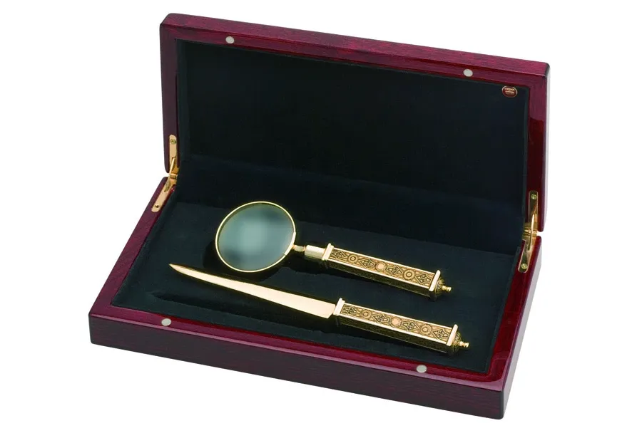 picture 1 Desk Set Agatha Christie