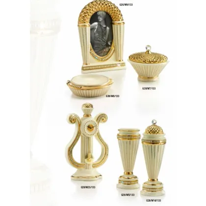 Zdjęcie Nieszablonowy zegar z ceramiki w kształcie harfy